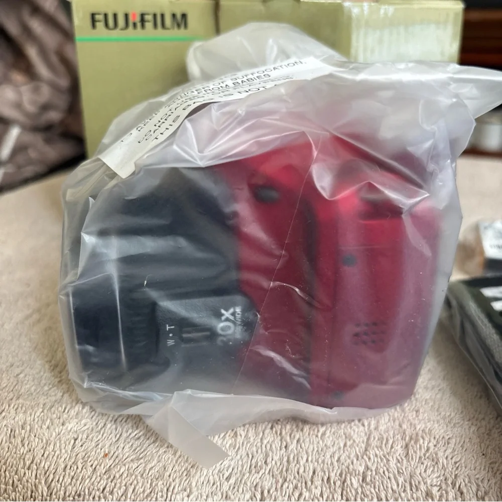 Fujifilm FinePix SL300 14 Mega Pixel 30x Zoom Digital Camera Brand New RED